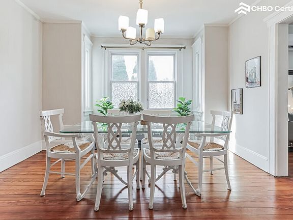 Beautiful dining room - relocation housing in Greenwich CT