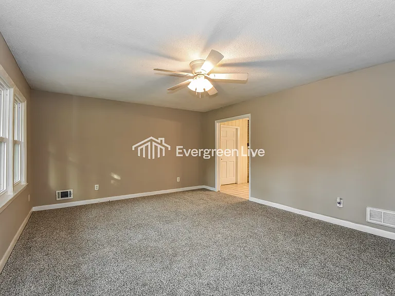 1004 Eastmont Dr — Photo 5