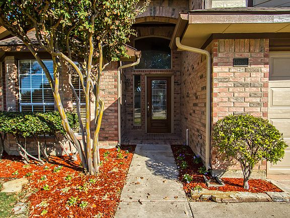 3rd image of 933 Silverstone Dr