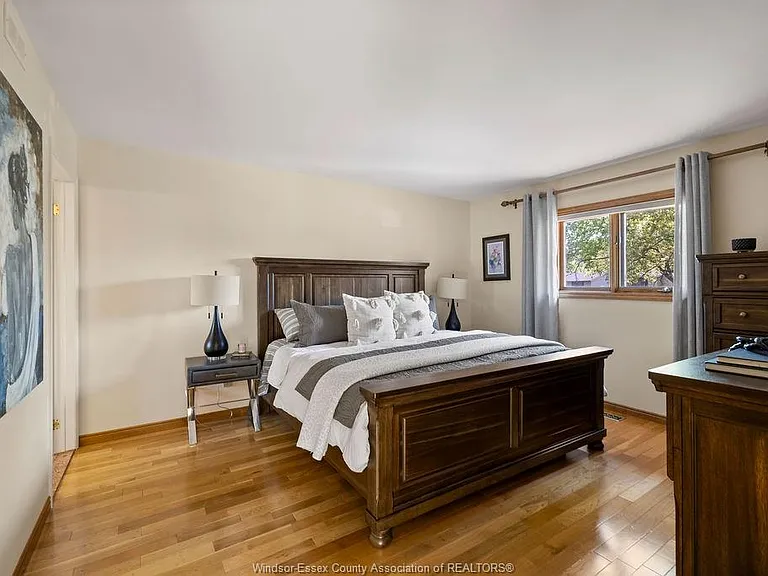 534 Michael Cres — Photo 23