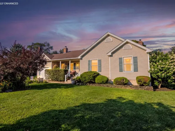 2200 Aldrich Ln, Laurel, NY 11948