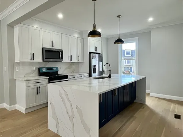 6 Howard St #6, Melrose, MA 02176