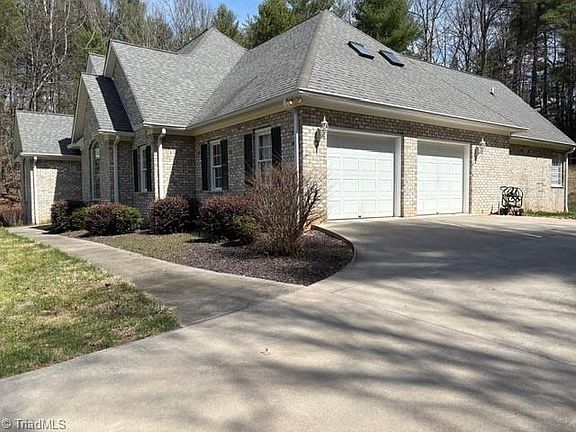 5th image of 1633 Skyland Dr