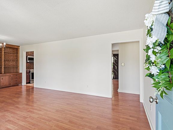 4th image of 102 Belmont Ct