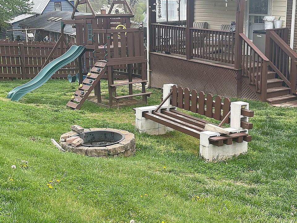 2nd image of 2364 Spruce Ave