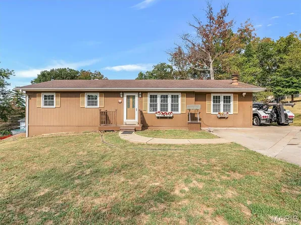 3867 1st St, Pacific, MO 63069