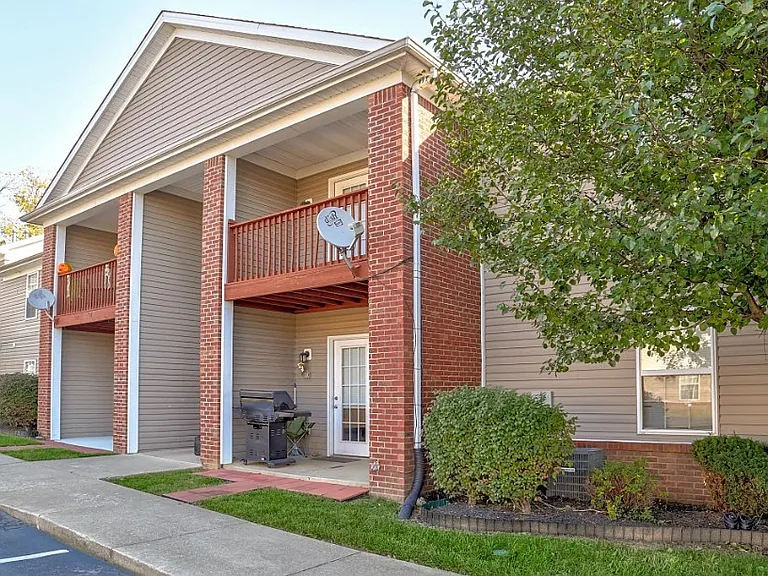 Shelbyville Place — Photo 3