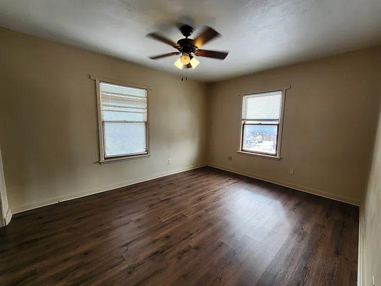 604 1/2 W Seerley Blvd — Photo 11