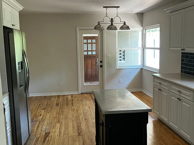 736 Easton Dr — Photo 7