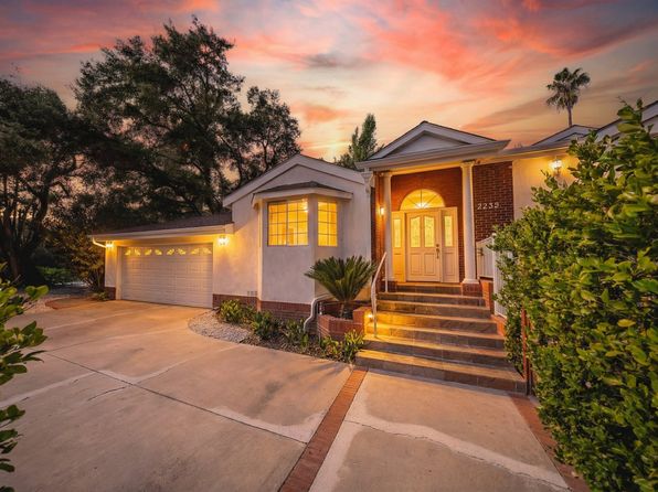 2255 E Chevy Chase Dr