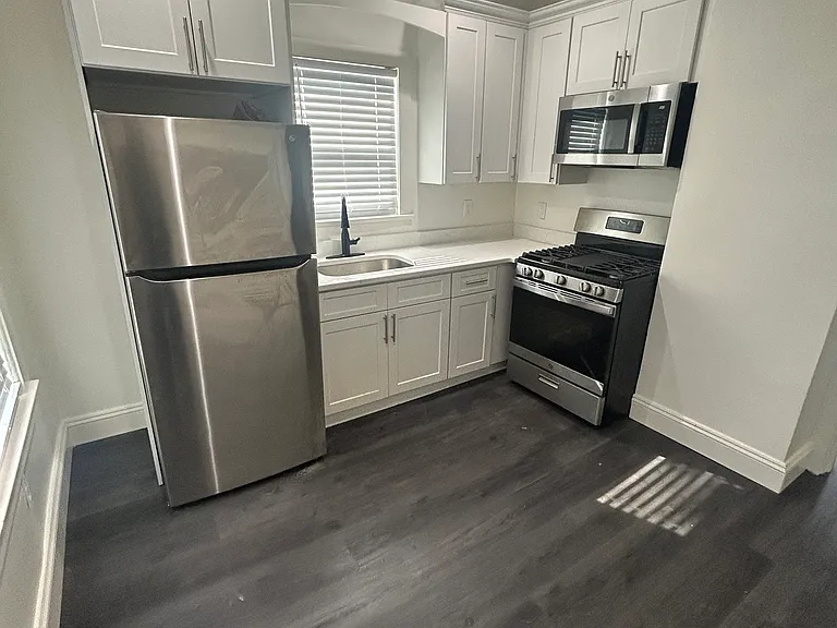 100 Winslow Pl — Photo 11