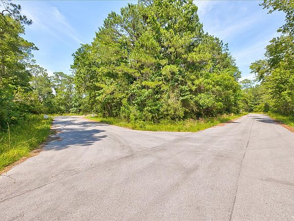 3rd image of 29 Island Grove Dr