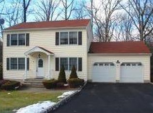 9 Terry Pl, Oak Ridge, NJ 07438