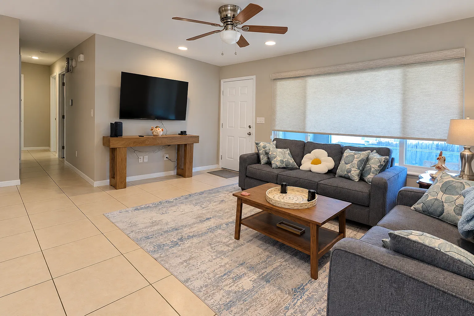 3 bed, 1166 sqft, $2,795 — Photo 2