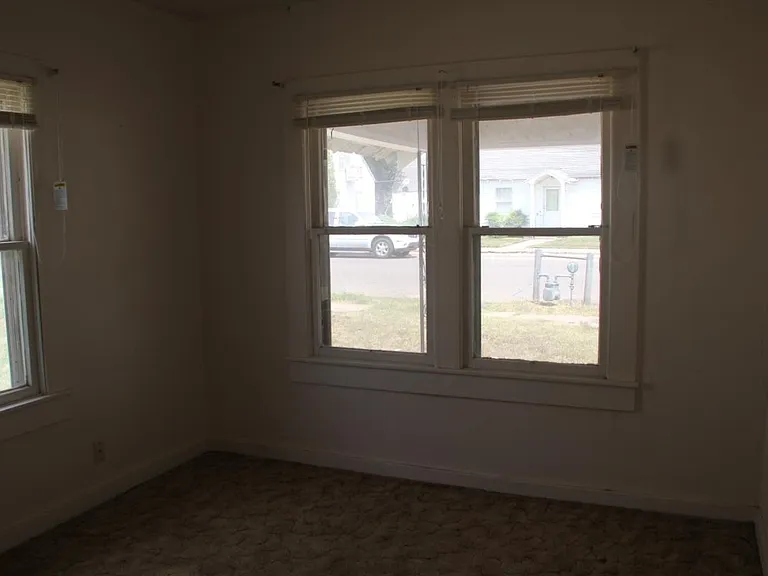 817 W University Dr — Photo 9