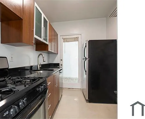320 85th St #8 — Photo 11