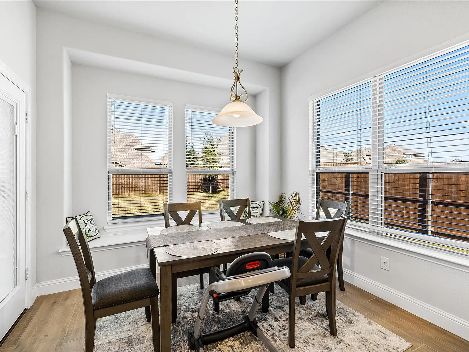 4 bed, 3038 sqft, $4,000 — Photo 4