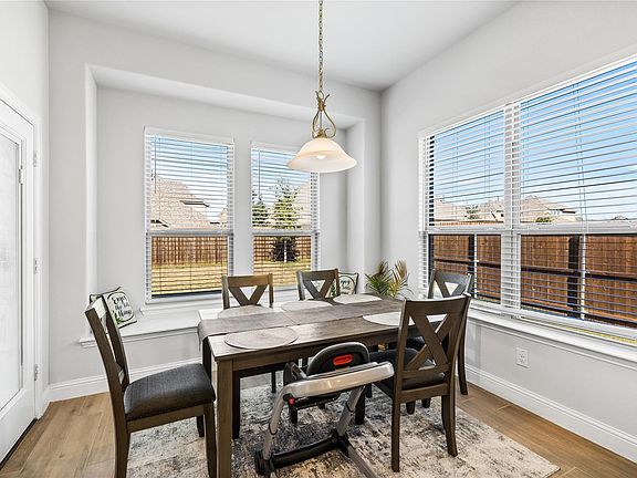 4th image of 310 Fox Crossing Ln