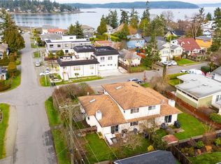 10193 5th St, Sidney, BC V8L 5E4