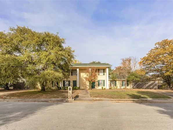 1805 Briar Oaks Dr, Bryan, TX 77802