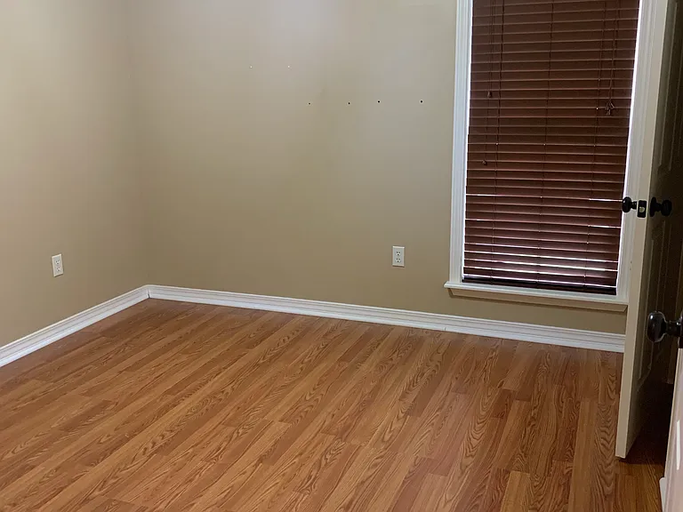 100 Hawthorne Dr — Photo 18