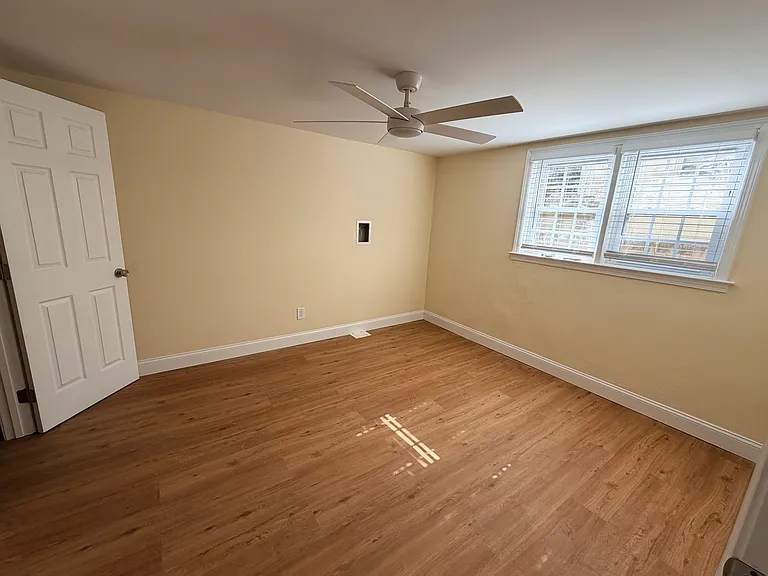 820 Berkeley Ave NW #B — Photo 9