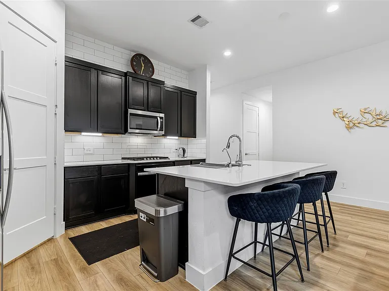 318 Springfield Terrace Dr — Photo 6