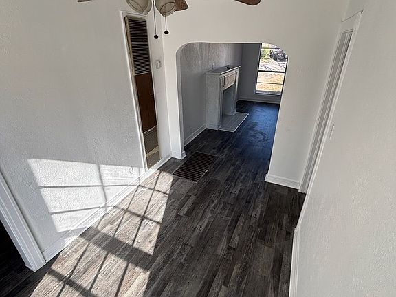 3rd image of 1321 Oak St
