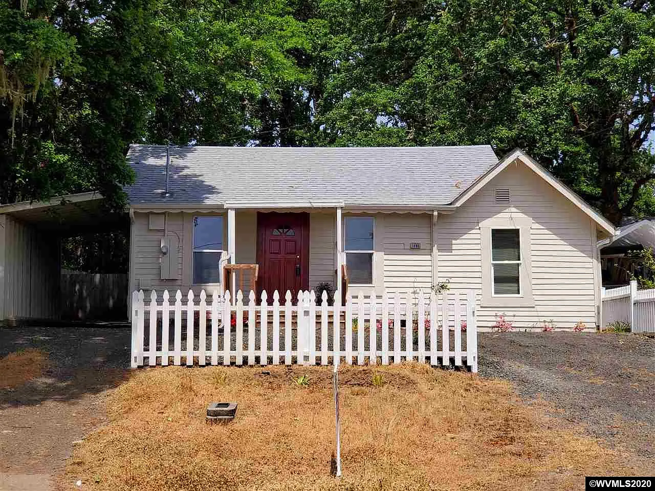 1090 SW Oakdale Ave photo 1