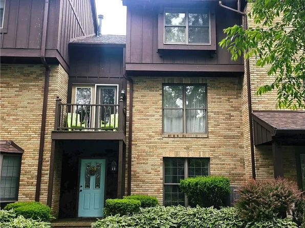 15 Acorn Ln, Coshocton, OH 43812