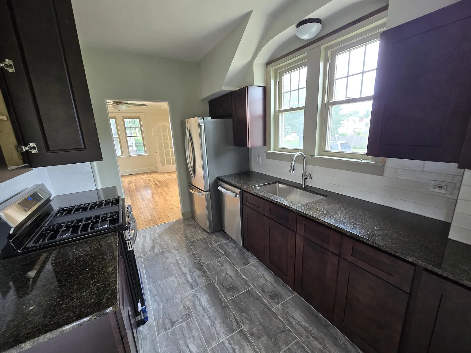 3 bed, 1516 sqft, $2,100 — Photo 3