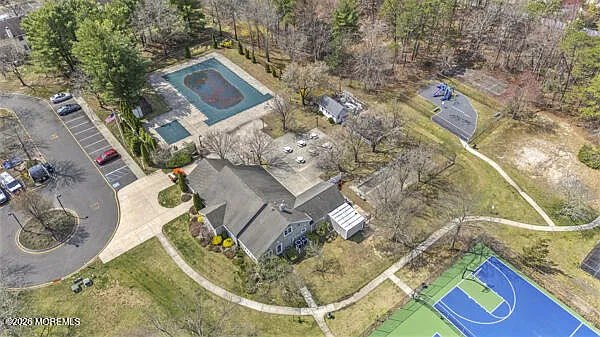 805 Arlington Dr — Photo 3