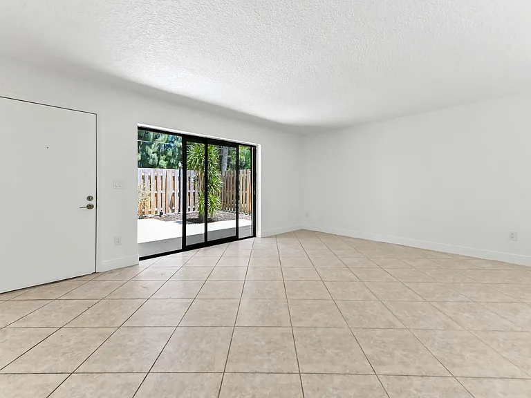 825 Center St #12A — Photo 5