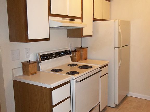 Kitchen side 1