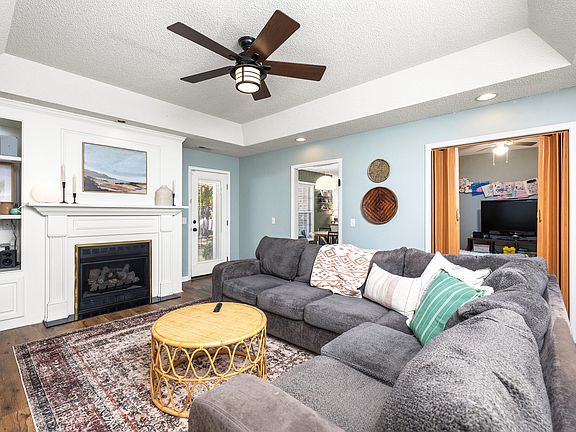 3rd image of 3335 Walden Dr