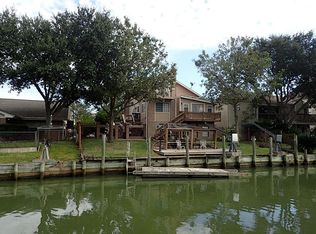 80 Harbor Ln, Kemah, TX 77565
