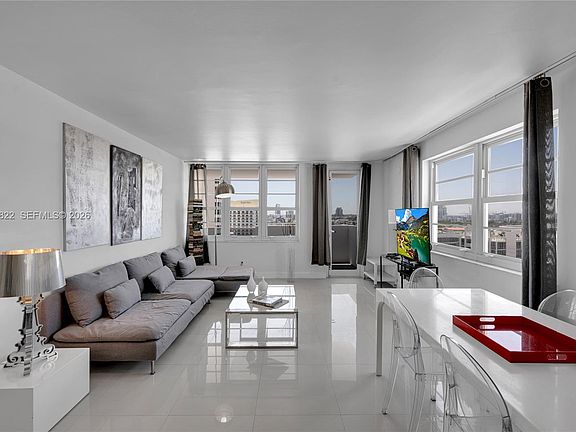 2nd image of 100 Lincoln Rd #1511