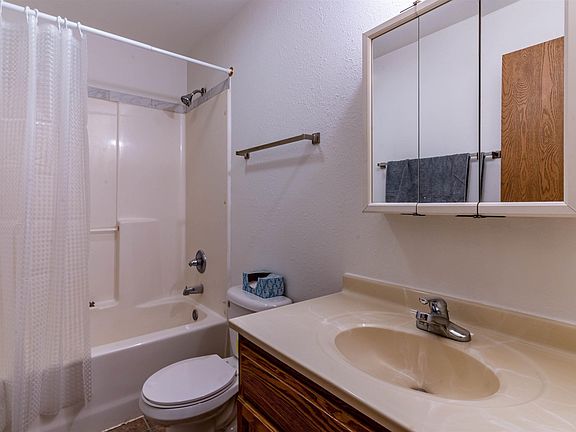 5th image of 3011/3013 Angeles Dr