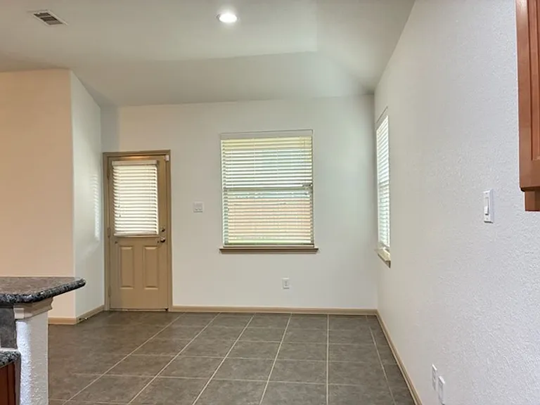 7042 Windy Run Ct — Photo 19
