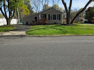 78 Brentwood St, Bay Shore, NY 11706