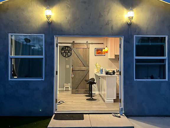 3rd image of 4931 Auburn Dr #A