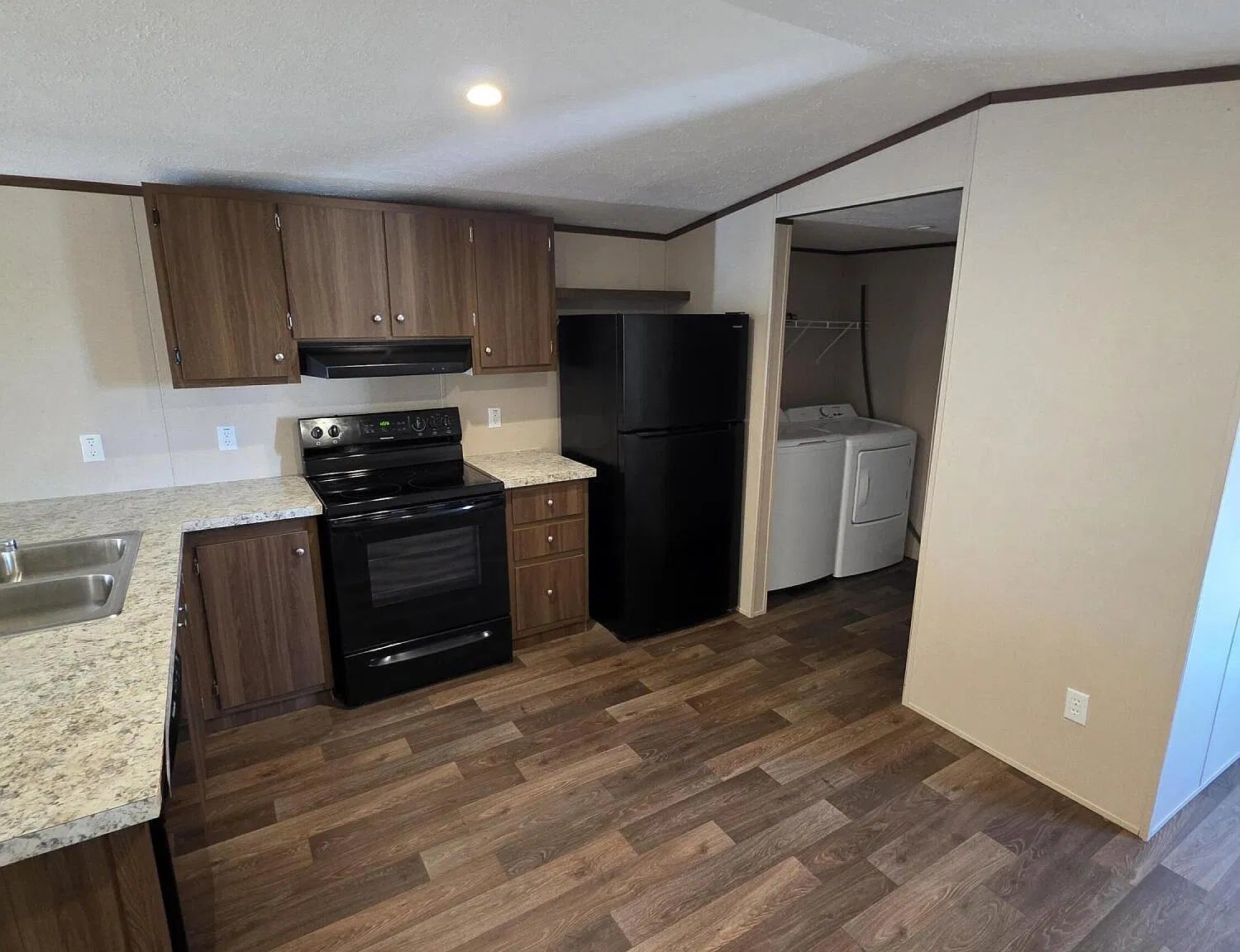 3 bed, 1000 sqft, $1,500 — Photo 4