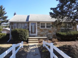 104 Arch St, Palmyra, NJ 08065