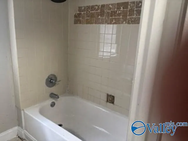2416 Redmont Rd NW — Photo 18
