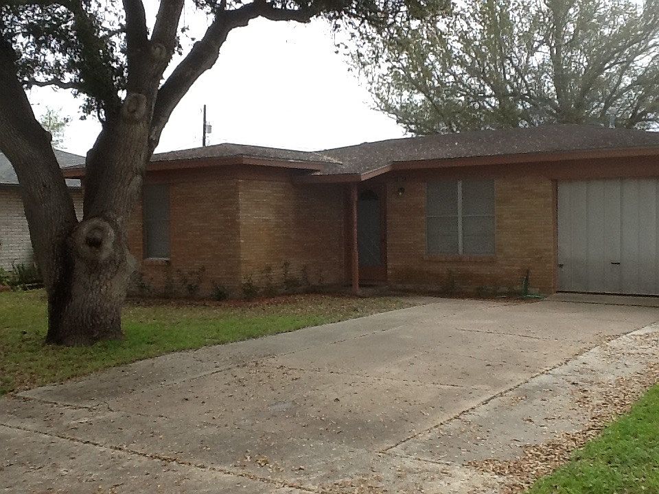 10613 Hurst Dr.