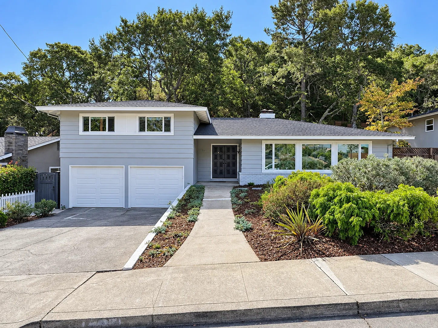3 bed, 2.5 bath, 2300 sqft, $7,800 — Photo 1