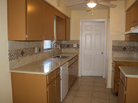 5th image of 504 Apricot Dr