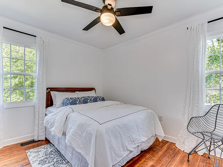 2701 Oakland Ave — Photo 12