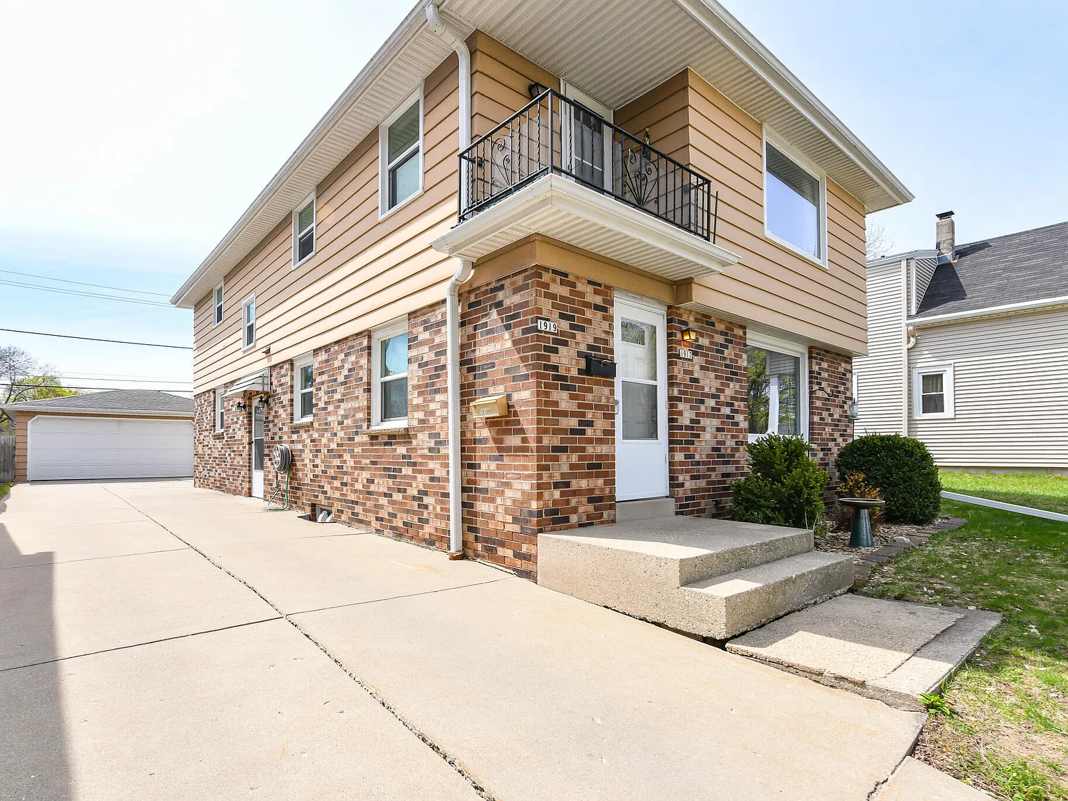 1917 E Hillcrest Ave — Photo 4
