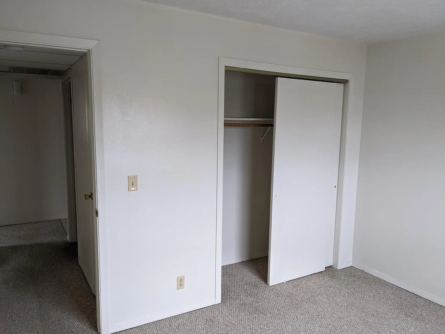2 bed, 950 sqft, $900 — Photo 3